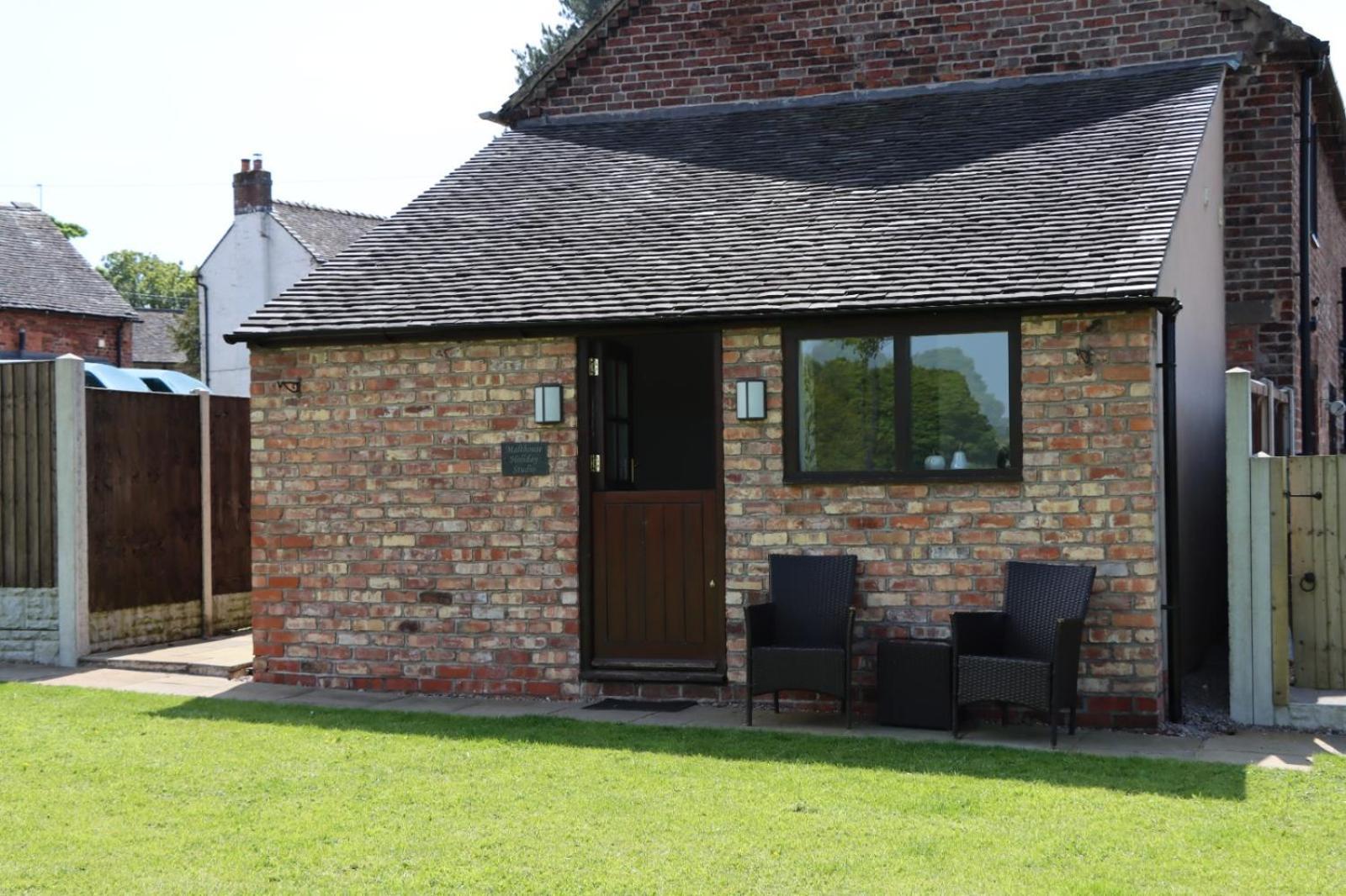 Malthouse Farm Cottage Studio Dilhorne Dış mekan fotoğraf